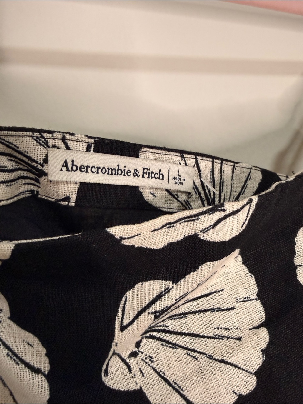 Beach Abercrombie & Fitch Black Shell-Print Mini Dress - Picture 2 of 10